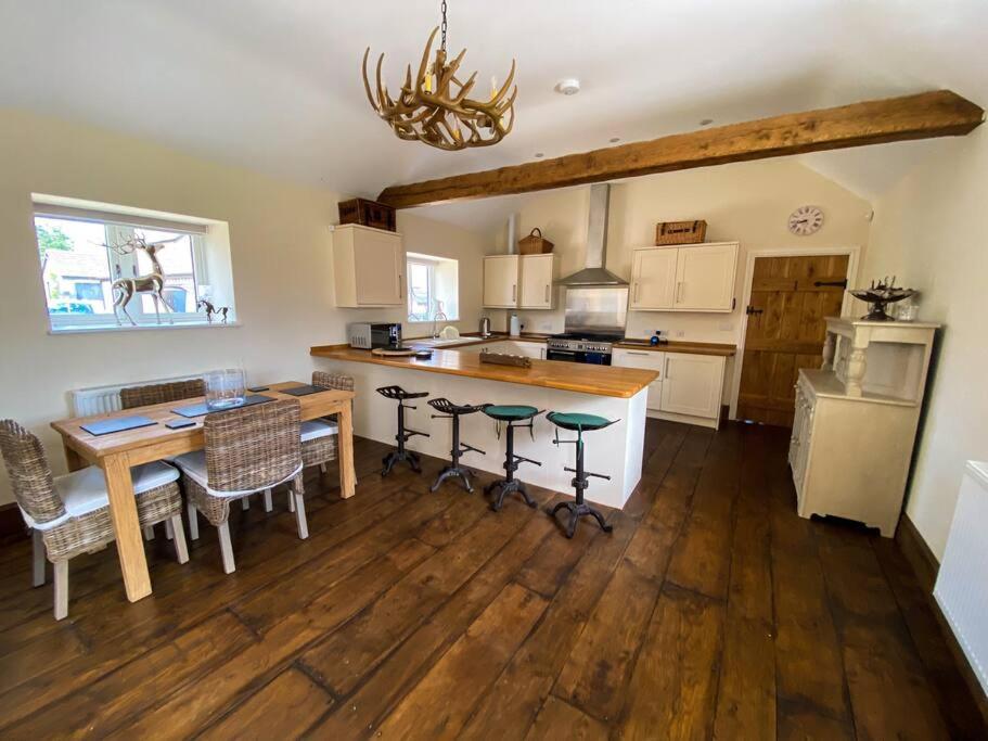 Вилла The Udderhouse - Udderly Unforgettable Retreat Donyatt Экстерьер фото